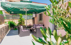 1 Bedroom Awesome Apartment In Brodarica